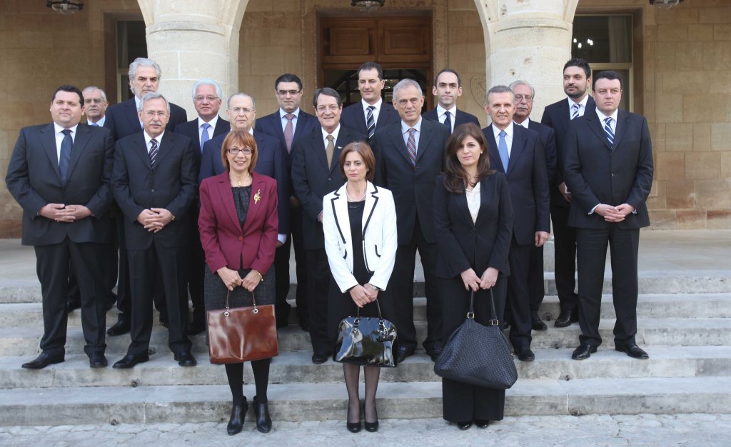 Το υπουργικό του κ. Αναστασιάδη απαρτίζεται από τους: Ι. Κασουλίδης (υπεξ), Μ. Σαρρής(Οικον.), Ιωνάς Νικολάου (Δικαιοσύνης) Σωκράτης Χάσικος (υπες),  Γιώργος Λακκοτρύπης (ενέργειας, εμπ.),  Φώτης Φωτίου (υπαμ), Κυριάκος Κενεβέζος (Παιδείας), Χάρης Γεωργιάδης (εργασίας), Τάσος Μητσόπουλος (Συγκ.), Πέτρος Πετρίδης (υγείας), Νίκος Κουγιάλης (γεωργίας), Χ. Στυλιανίδης (Κυβ. Εκπρ.). Επίσης διορίστηκαν οι: ο Κ. Πετρίδης (Υφυπουργός παρά τω Προέδρω) και Π. Αντωνίου (Δ/ντης Γρ. Προέδρου). Επίσης: Επίτροπος Προεδρίας, Καίτη Κληρίδου, Επίτροπος Περιβάλλοντος Ιωάννα Παναγιώτου, Επίτροπος Μεταρρύθμισης Δημόσιας Υπηρεσίας Εμανουέλλα Μουσιούτα Λαμπριανίδου.