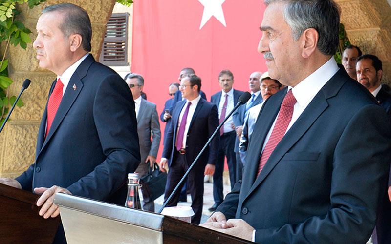 moustafa-akintzi-eisvoli-eprepe-na-ginei